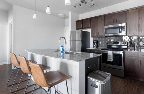 Buda Apartment | Landing | Amazing 1BD, Pool, Gym