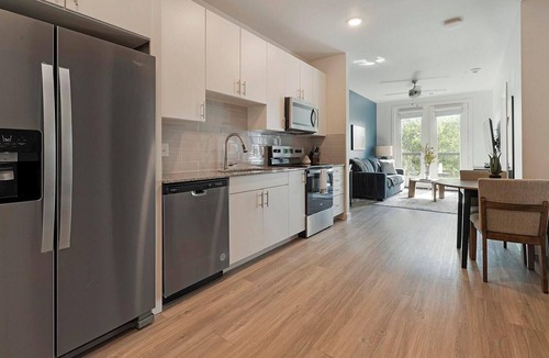 Sweetbriar Apartment | Landing | Amazing 1BD, Pool, Gym