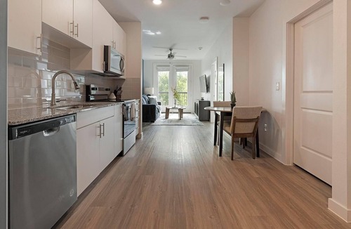 Sweetbriar Apartment | Landing | Amazing 1BD, Pool, Gym