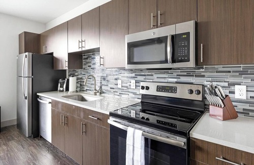 Vickery Meadow Apartment | Landing | Amazing 1BD, Pool, Gym