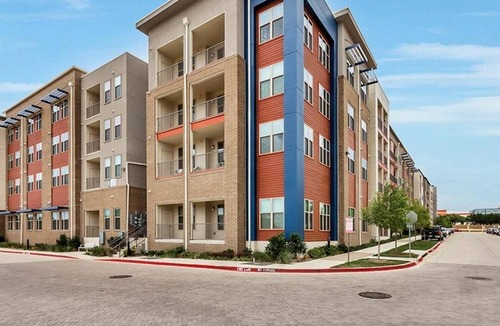 Vickery Meadow Apartment | Landing | Amazing 1BD, Pool, Gym