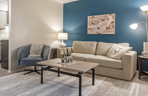 South Tulsa Apartment | Landing | Amazing 1BD, Pool, Gym