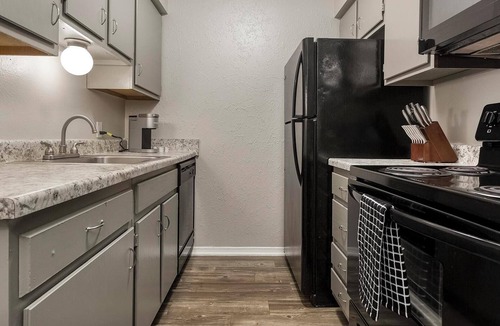 South Tulsa Apartment | Landing | Amazing 1BD, Pool, Gym