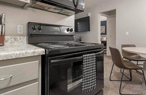 South Tulsa Apartment | Landing | Amazing 1BD, Pool, Gym