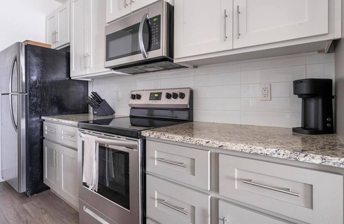Venice Apartment | Landing | Amazing 1BD, Pool, Clubhouse