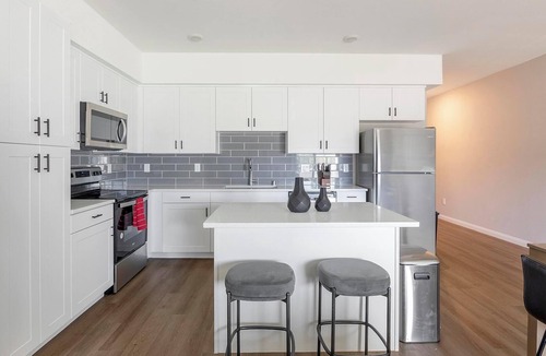 Townsite Apartment | Landing | Amazing 1BD, Rooftop Lounge, Pool