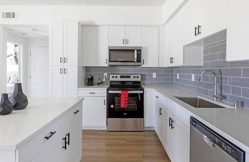 Townsite Apartment | Landing | Amazing 1BD, Rooftop Lounge, Pool