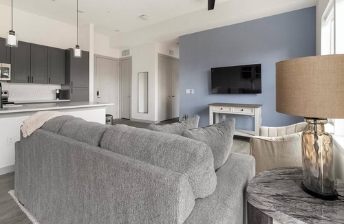 MLK Apartment | Landing | Amazing 1BD, Rooftop Lounge, Pool