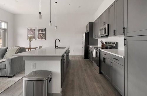 MLK Apartment | Landing | Amazing 1BD, Rooftop Lounge, Pool