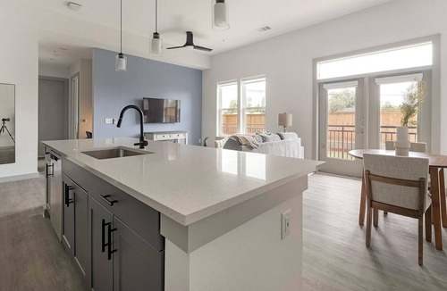 MLK Apartment | Landing | Amazing 1BD, Rooftop Lounge, Pool