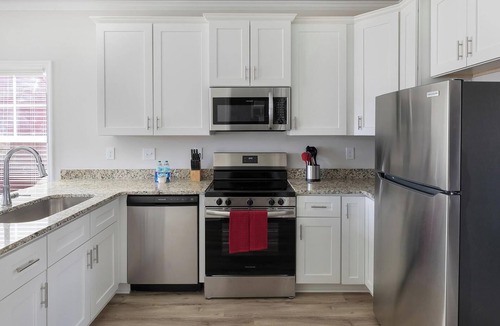 Huntsville Apartment | Landing | Amazing 1BD, Gym, Courtyard