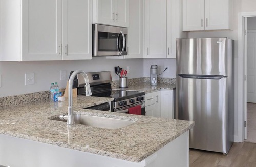 Huntsville Apartment | Landing | Amazing 1BD, Gym, Courtyard