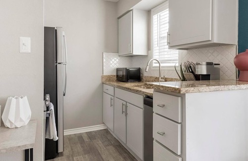 Royal Ridge Apartment | Landing | Amazing 1BD, Gym, Pool