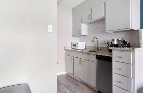 Royal Ridge Apartment | Landing | Amazing 1BD, Clubhouse, Gym