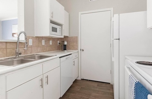 Medical Center District Apartment | Landing | Amazing 1BD, Pool, Clubhouse