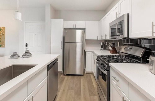 Rhodes Ranch Apartment | Landing | Amazing 2BD, Gym, Clubhouse