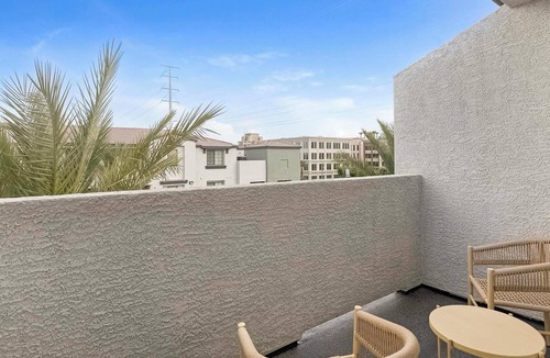 Rhodes Ranch Apartment | Landing | Amazing 2BD, Gym, Clubhouse