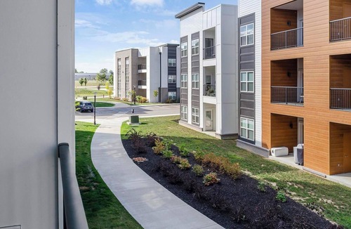 Cartersburg Apartment | Landing | Amazing 2BD, Courtyard, Pool