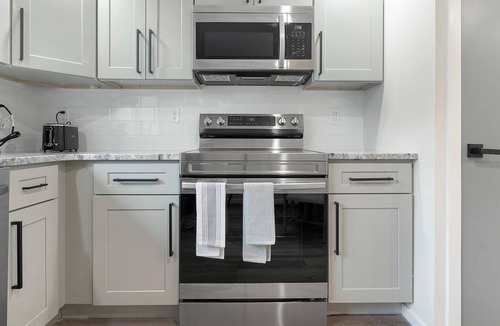 Spruce Hill Apartment | Landing | Amazing 2BD, Clubhouse, Gym