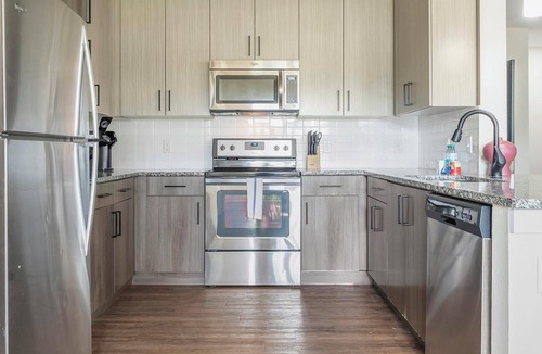 Tropic Apartment | Landing | Amazing 2BD, Courtyard, Pool