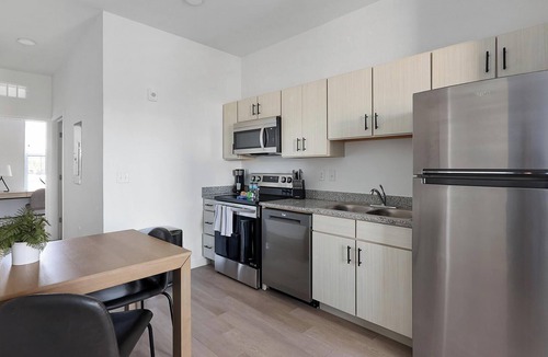Lakeland Apartment | Landing | Amazing 2BD, Clubhouse, Gym