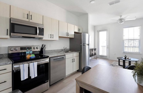 Lakeland Apartment | Landing | Amazing 2BD, Clubhouse, Gym