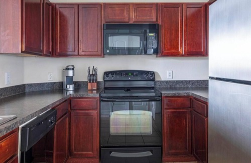 Barker Apartment | Landing | Amazing 2BD, Clubhouse, Gym