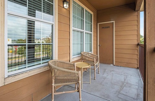 Barker Apartment | Landing | Amazing 2BD, Clubhouse, Gym