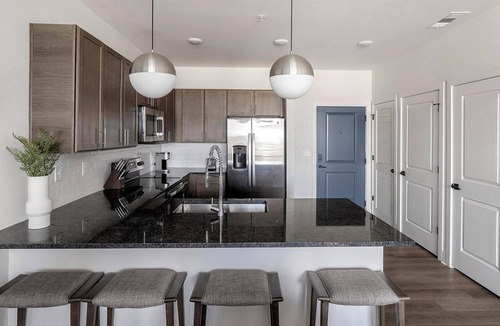 Madison Apartment | Landing | Amazing 2BD, Clubhouse, Pool
