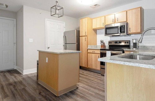 Eureka Apartment | Landing | Amazing 2BD, Clubhouse, Gym