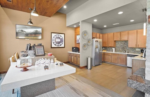 Jenks Apartment | Landing | Amazing 2BD, Clubhouse, Pool