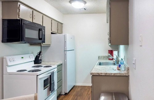 South Tulsa Apartment | Landing | Amazing 2BD, Clubhouse, Pool