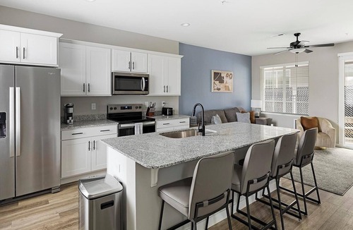 Madison Apartment | Landing | Amazing 2BD, Courtyard, Gym