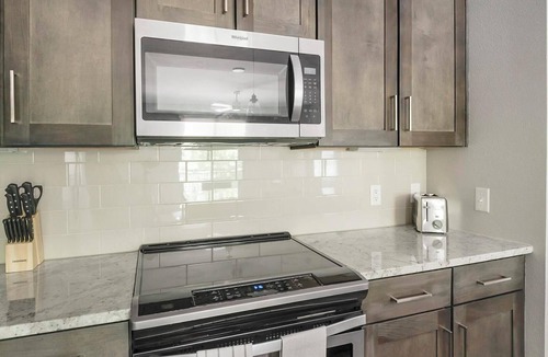 New Caney Apartment | Landing | Amazing 2BD, Gym