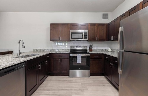 Lockhart Apartment | Landing | Amazing 2BD, Gym, Pool