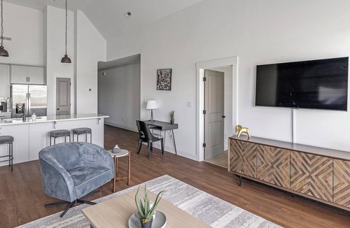 Athens Apartment | Landing | Amazing 2BD, Gym, Clubhouse