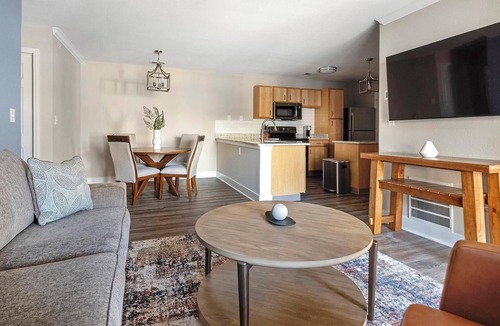 Eureka Apartment | Landing | Amazing 2BD, Gym, Clubhouse