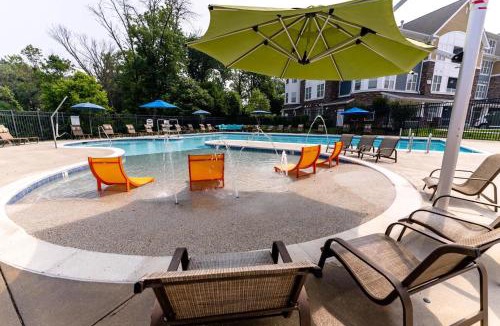 Frederick Apartment | Landing Amazing 2BD Gym Pool