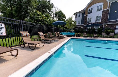 Frederick Apartment | Landing Amazing 2BD Gym Pool
