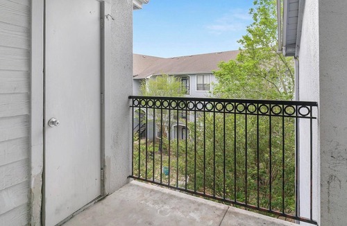 Briarforest Apartment | Landing | Amazing 2BD, Gym, Pool