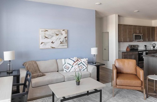 Madison Apartment | Landing | Amazing 2BD, Gym, Pool