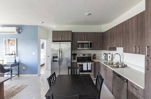 Naranja Apartment | Landing | Amazing 2BD, Gym, Pool