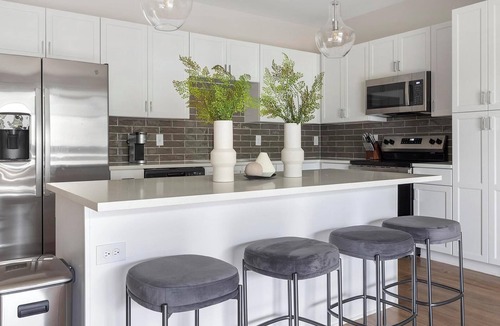 Oakwood Apartment | Landing | Amazing 2BD, Gym, Pool