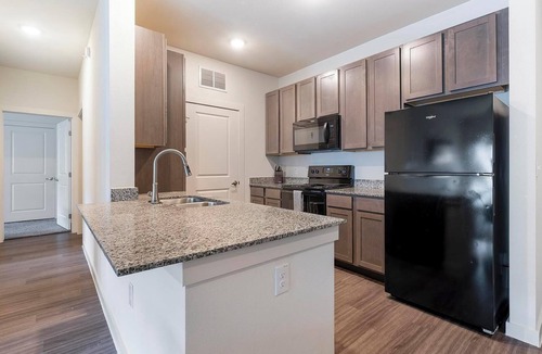 Lockhart Apartment | Landing | Amazing 2BD, Pool, Gym