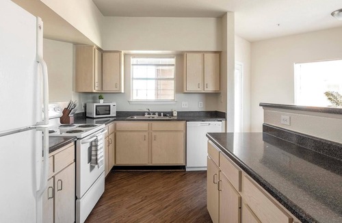Southbelt/Ellington Apartment | Landing | Amazing 2BD, Pool, Clubhouse