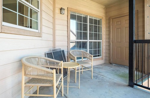 Southbelt/Ellington Apartment | Landing | Amazing 2BD, Pool, Clubhouse