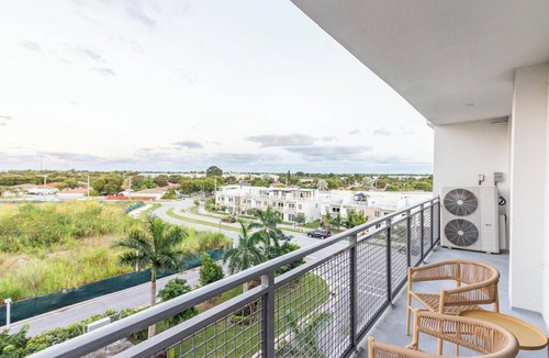 Naranja Apartment | Landing | Amazing 2BD, Pool, Gym