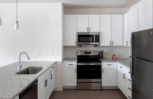 Athens Apartment | Landing | Amazing 2BD, Pool, Yoga Studio