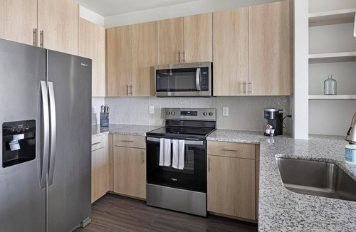 Anna Apartment | Landing | Amazing 2BD, Pool, Yoga Studio
