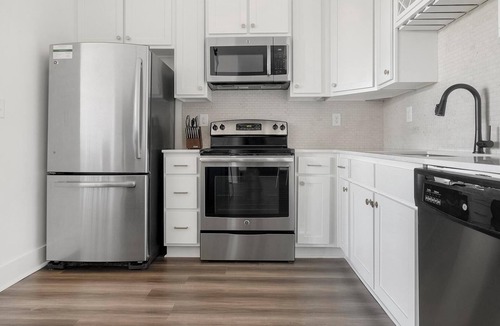 Cary Apartment | Landing | Amazing 2BD, Rooftop Lounge, Pool